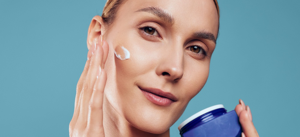 Using Porous Spherical Silica to Create Moisturizing Oil-Free Skincare Formulations